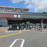 セブンイレブン西京極運動公園店