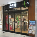 ファミマ!!新横浜プリンスペペ店 施設内出入口
